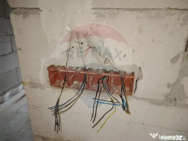 Casă / Vilă cu 8 camere de vânzare