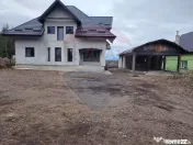 Casă / Vilă cu 8 camere de vânzare 