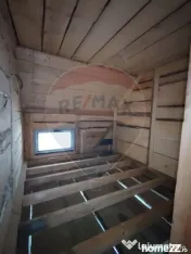 Casă / Vilă cu 8 camere de vânzare 