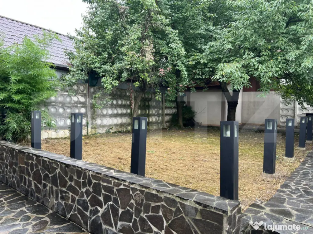 Casa 3 dormitoare de vanzare, 200 mp, teren 252mp, zona Semi