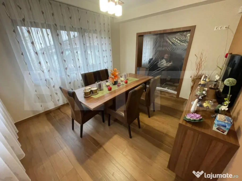 Casa 3 dormitoare de vanzare, 200 mp, teren 252mp, zona Semi