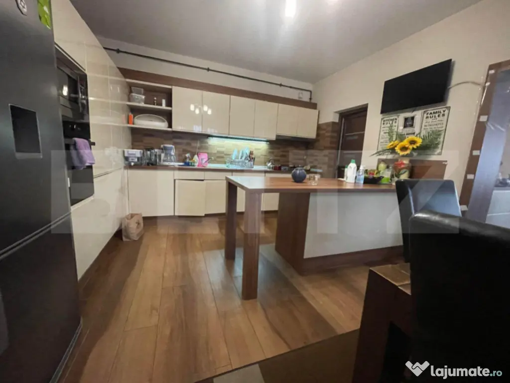 Casa 3 dormitoare de vanzare, 200 mp, teren 252mp, zona Semi