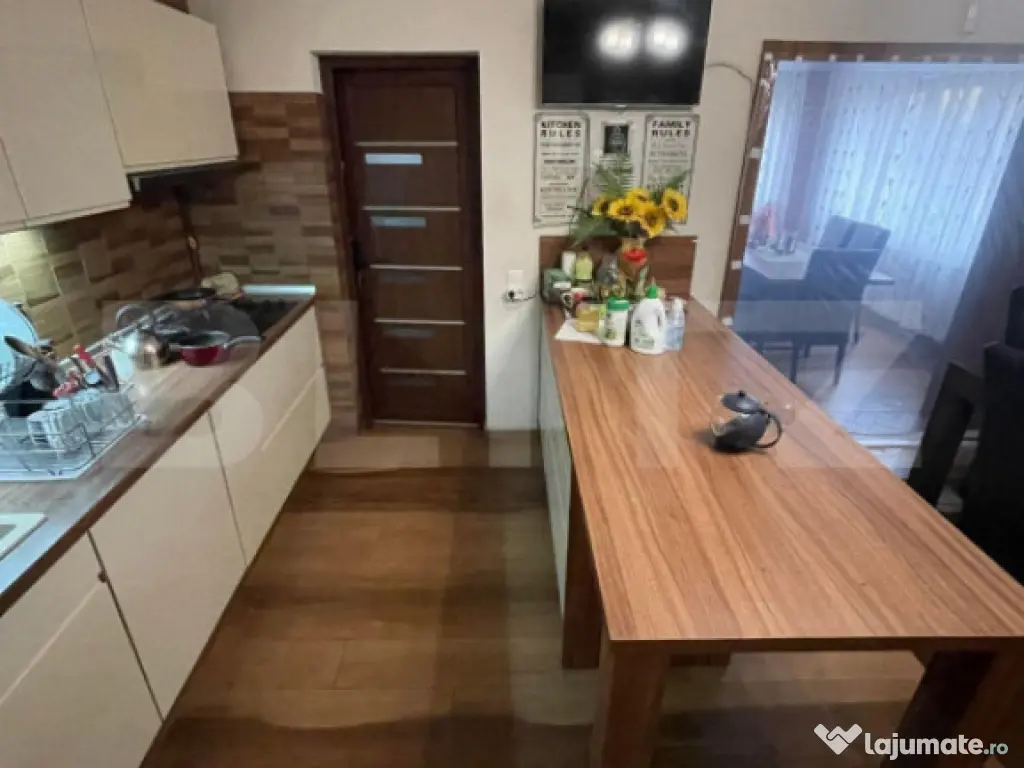 Casa 3 dormitoare de vanzare, 200 mp, teren 252mp, zona Semi