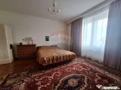 Apartament 4 camere , pet friendly, cu parcare si curte, ... 