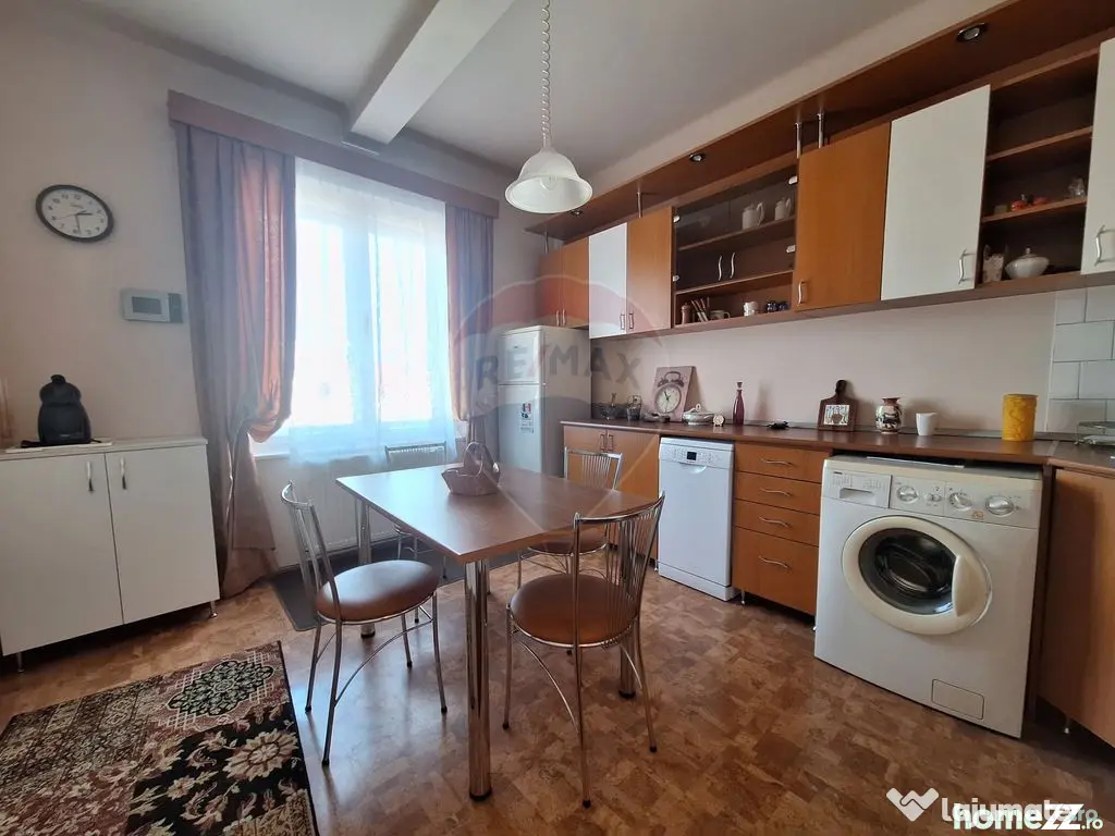 Apartament 4 camere , pet friendly, cu parcare si curte, ...