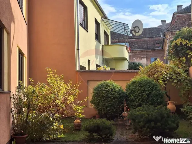 Apartament 4 camere , pet friendly, cu parcare si curte, ...