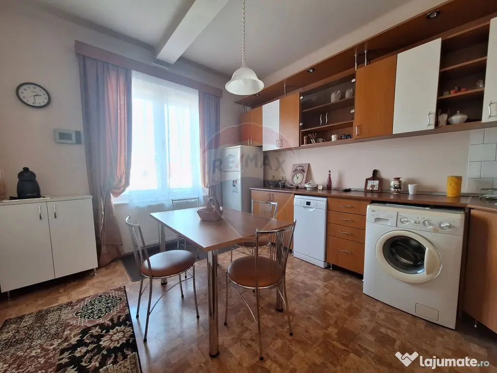 Apartament 4 camere , pet friendly, cu parcare si curte, ...