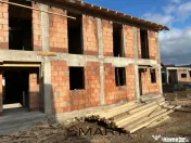 Duplex modern cu 4 camere și curte de 250 mp 