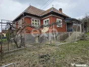 Casă + anexe gospodărești pe teren generos în Rediu, com 