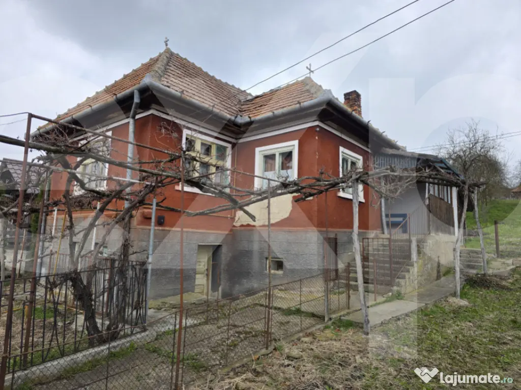 Casă + anexe gospodărești pe teren generos în Rediu, com