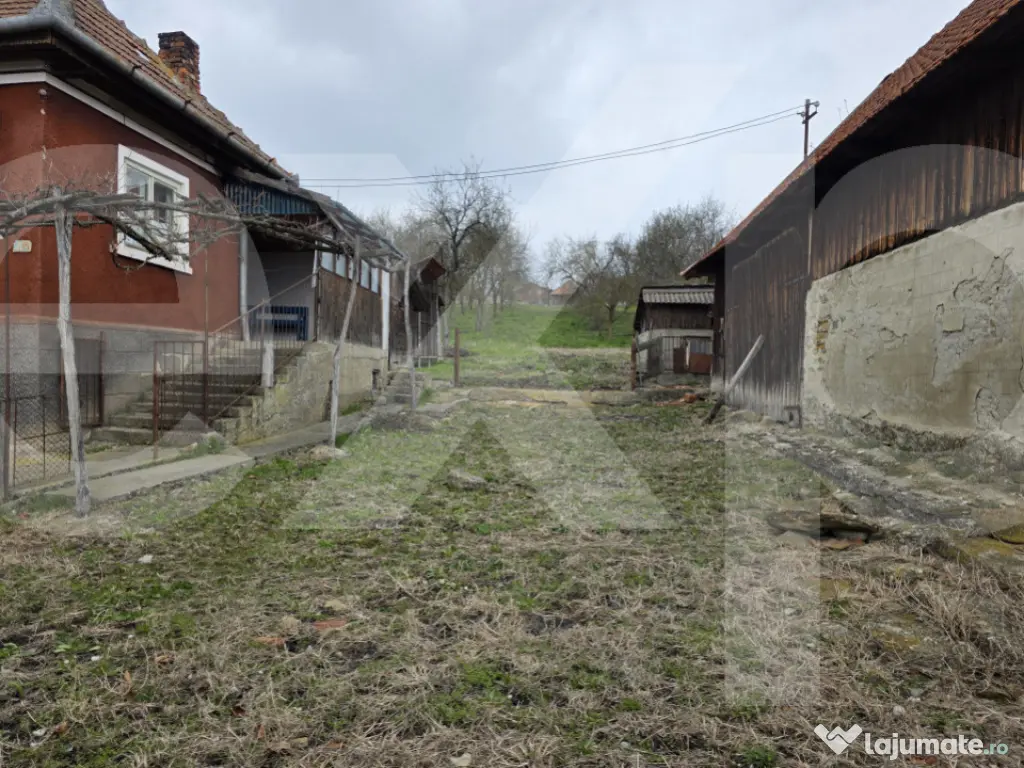 Casă + anexe gospodărești pe teren generos în Rediu, com