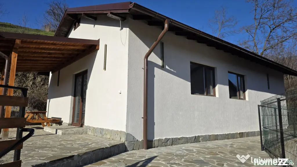 Casă nouă 108 mp cu teren 1.890 mp, zonă liniștită –
