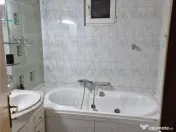 Apartament spatios cu 4 camere plus boxa accesibila din inte 