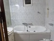 Apartament spatios cu 4 camere plus boxa accesibila din inte 