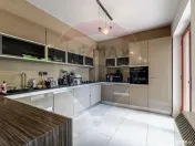 Proprietate speciala 1022 mp utili de vanzare pe Malul Mu... 