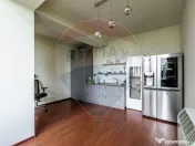 Proprietate speciala 1022 mp utili de vanzare pe Malul Mu... 