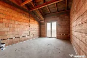 Casă nouă cu etaj semifinalizată, zonă liniștită î... 