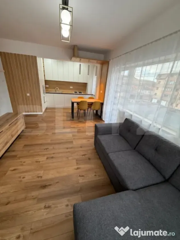 Apartament de vanzare, 2 camere, 53 mp, balcon si parcare, B