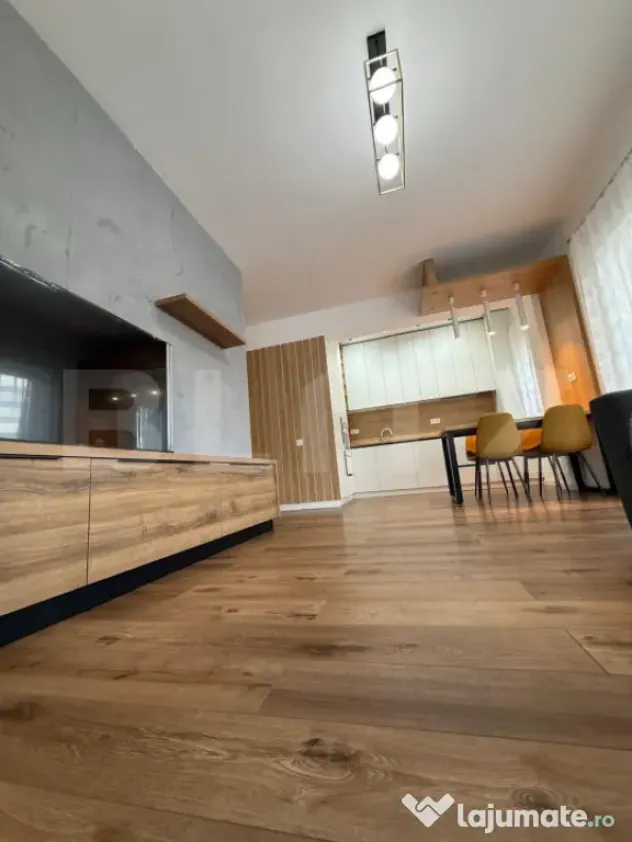 Apartament de vanzare, 2 camere, 53 mp, balcon si parcare, B