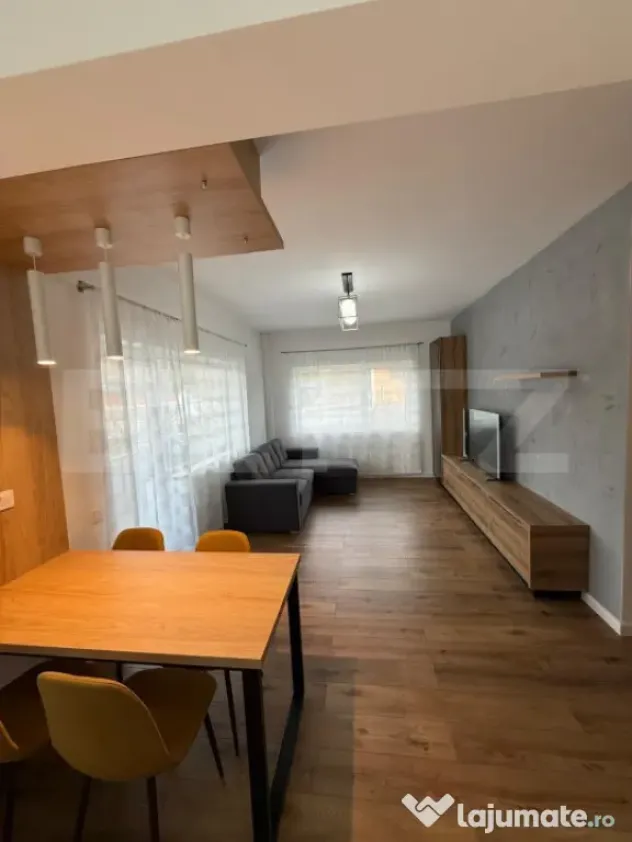 Apartament de vanzare, 2 camere, 53 mp, balcon si parcare, B