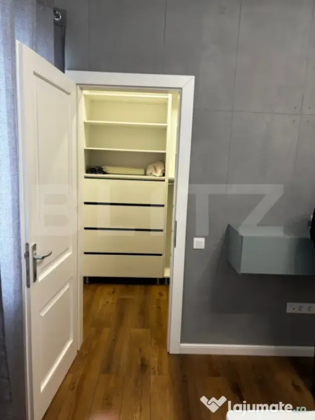 Apartament de vanzare, 2 camere, 53 mp, balcon si parcare, B