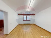 Casă cu 3 camere de vânzare Calea Dumbravii 