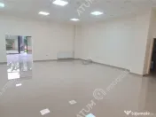 Spatiu comercial cu vad 132 mp utili si 6 locuri de parcare 