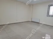 Spatiu comercial cu vad 132 mp utili si 6 locuri de parcare 