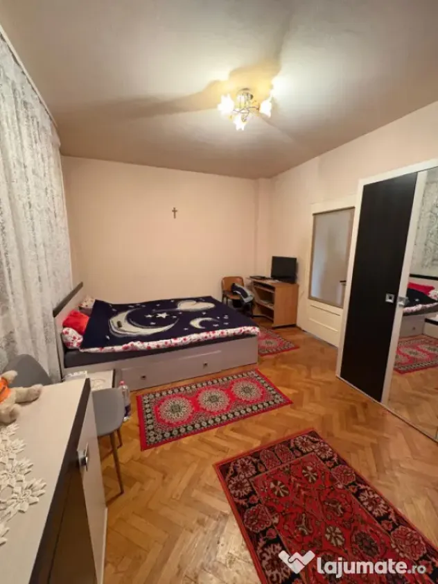 Casă spațioasă 280 mp utili, zonă centrală – lângă