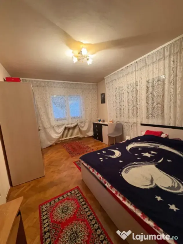 Casă spațioasă 280 mp utili, zonă centrală – lângă