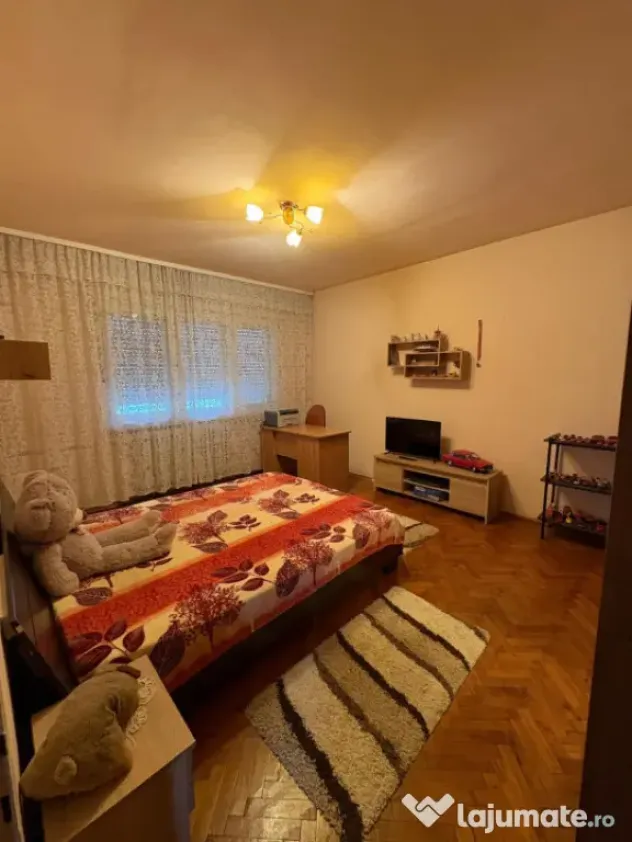 Casă spațioasă 280 mp utili, zonă centrală – lângă