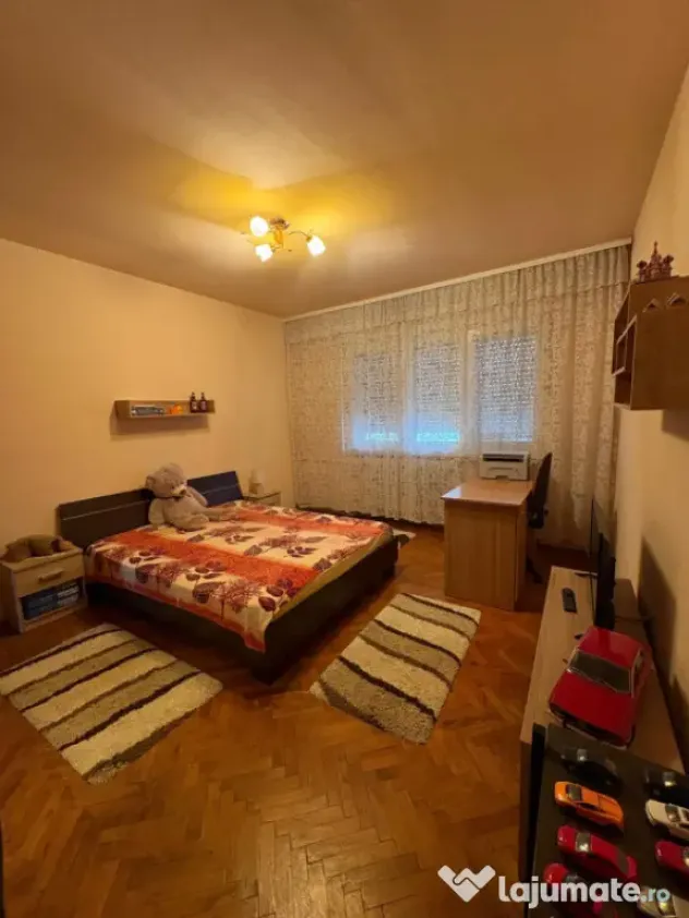 Casă spațioasă 280 mp utili, zonă centrală – lângă