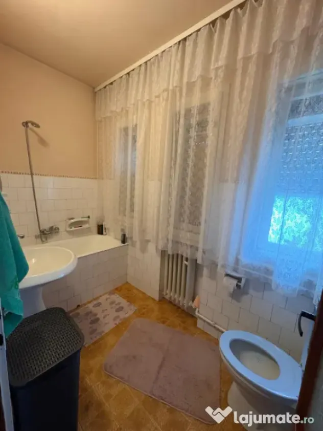 Casă spațioasă 280 mp utili, zonă centrală – lângă