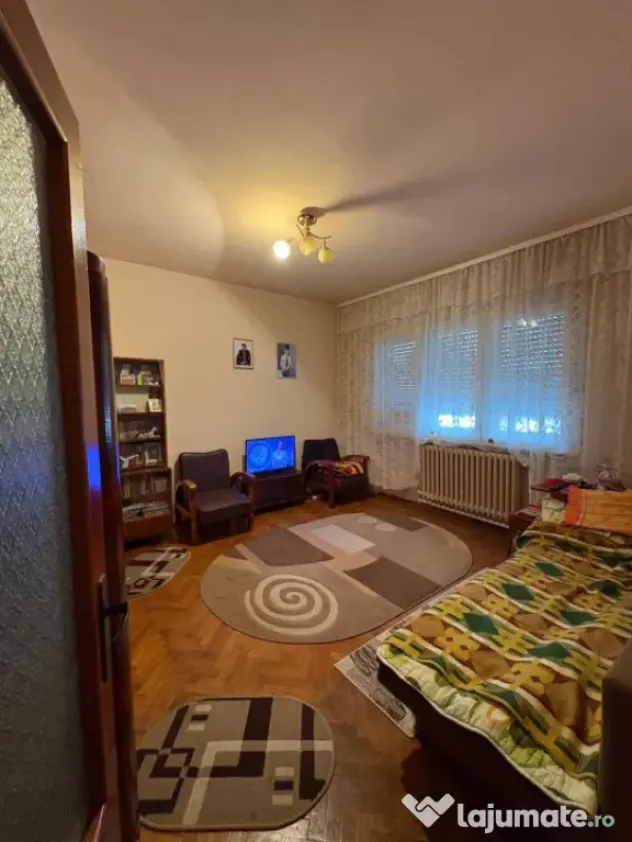 Casă spațioasă 280 mp utili, zonă centrală – lângă