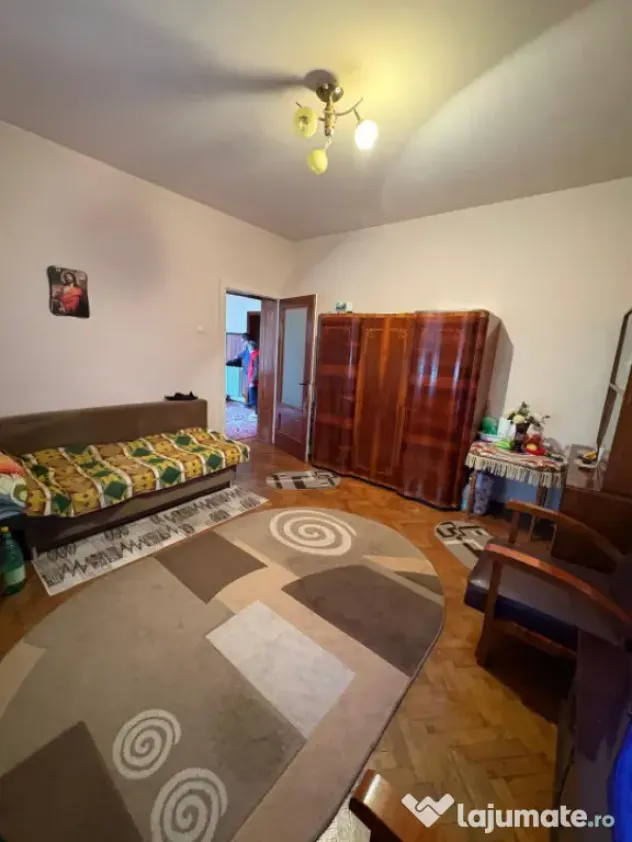 Casă spațioasă 280 mp utili, zonă centrală – lângă