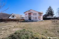 Casă de vânzare P+1 – 245 mp utili, teren 1.240 mp ??...