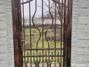 Teren intravilan, 1310 mp, stradal,construcție demolabila, 