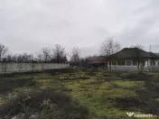 Teren intravilan, 1310 mp, stradal,construcție demolabila, 