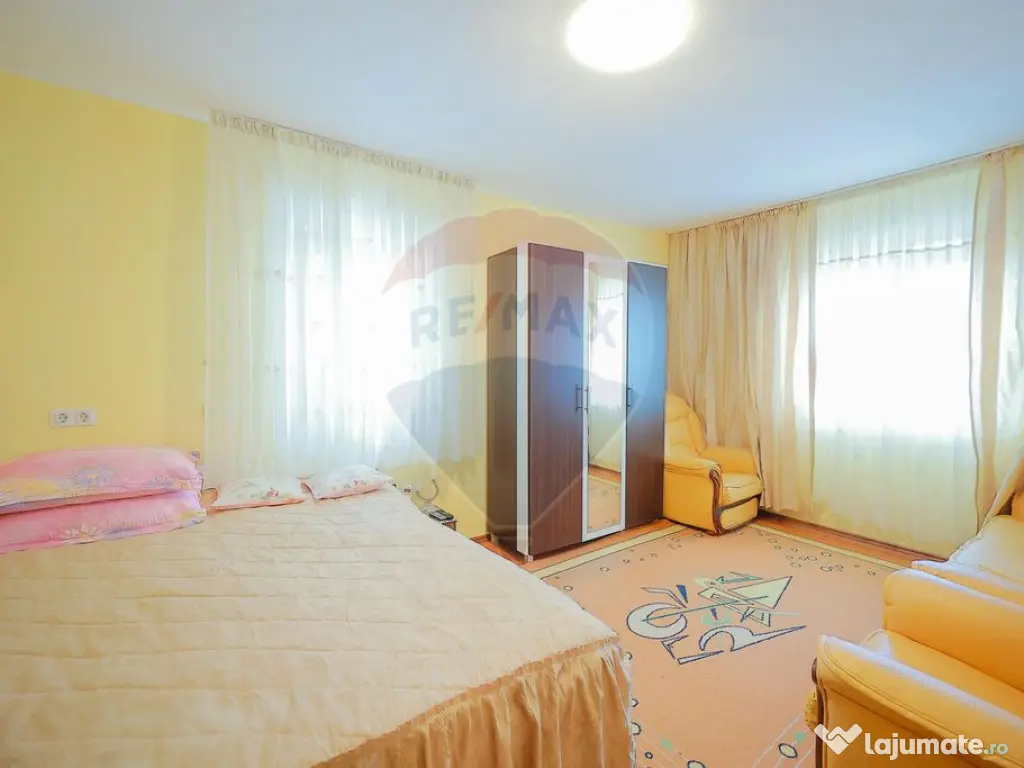 Casă cu 4 camere din cărămidă, de vânzare în zona B...