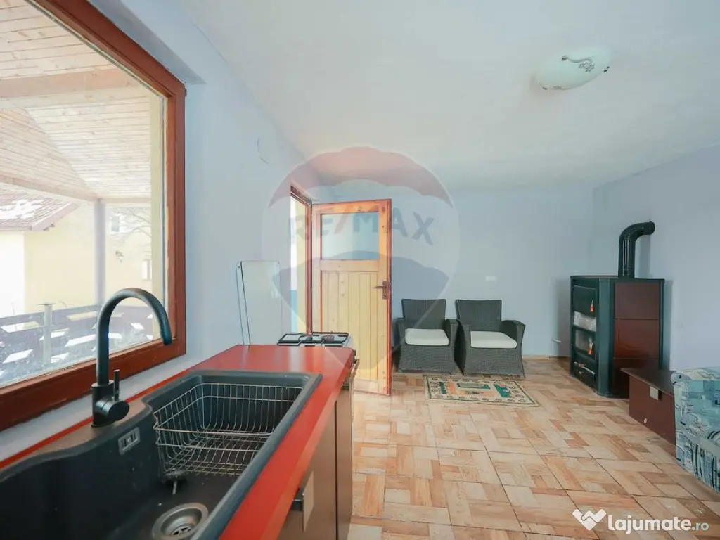 Casă cu 4 camere din cărămidă, de vânzare în zona B...