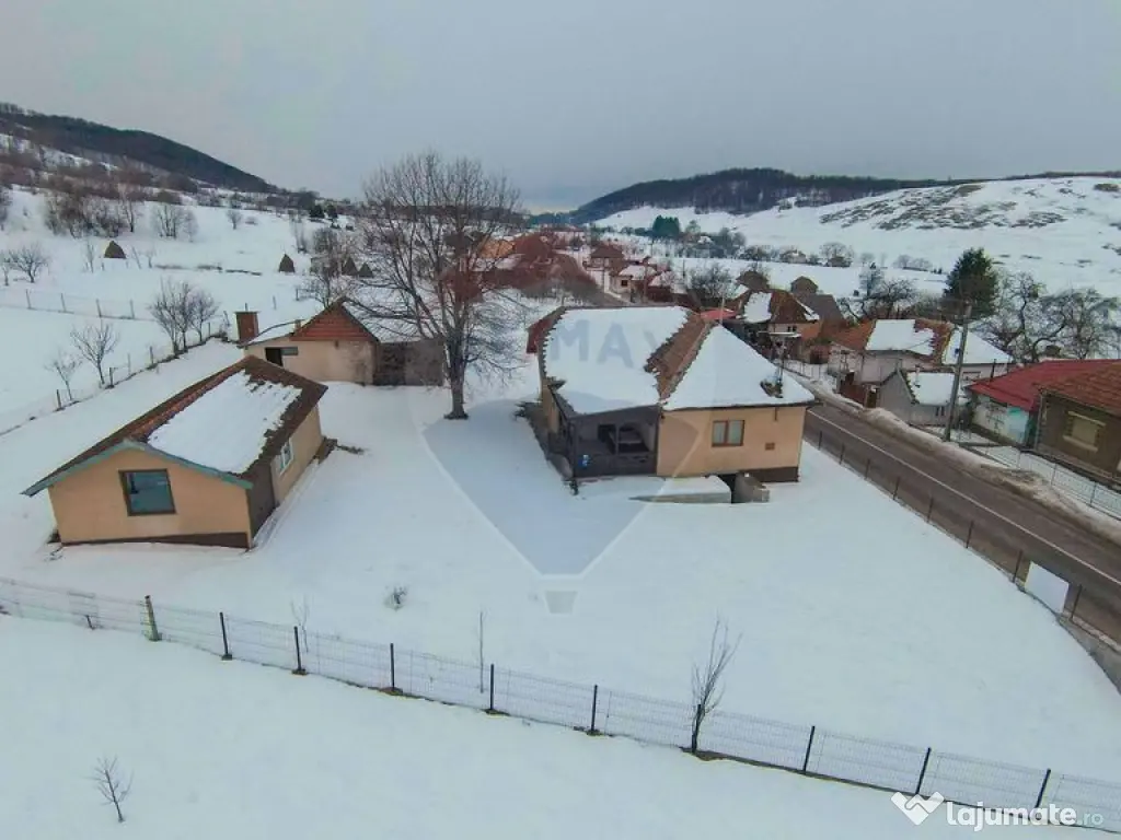 Casă cu 4 camere din cărămidă, de vânzare în zona B...