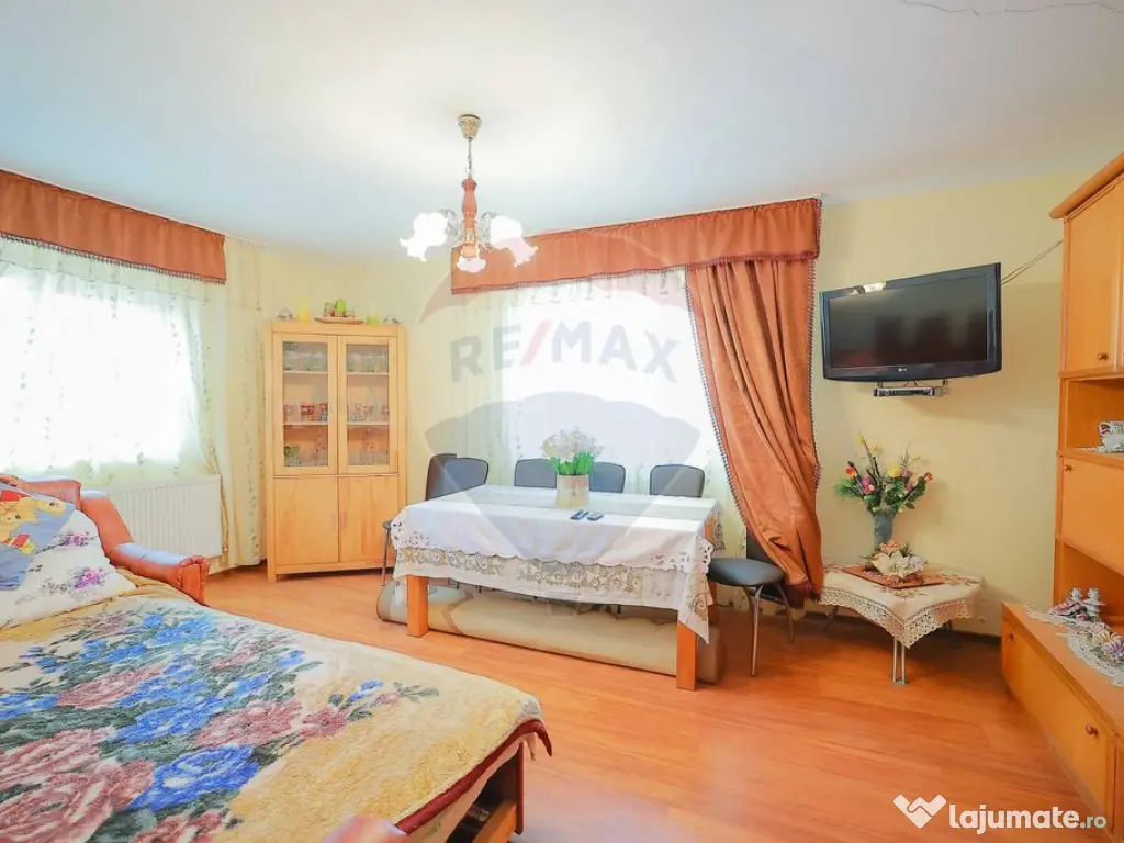 Casă cu 4 camere din cărămidă, de vânzare în zona B...