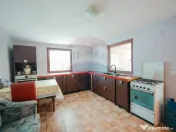 Casă cu 4 camere din cărămidă, de vânzare în zona B... 