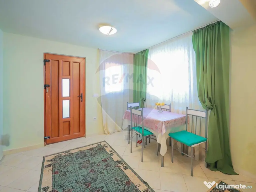 Casă cu 4 camere din cărămidă, de vânzare în zona B...