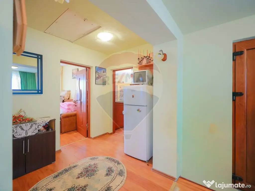 Casă cu 4 camere din cărămidă, de vânzare în zona B...