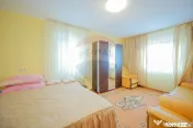 Casă cu 4 camere din cărămidă, de vânzare în zona B...