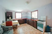 Casă cu 4 camere din cărămidă, de vânzare în zona B...