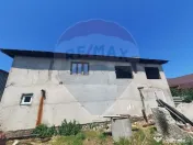 Teren 921mp Golesti / Strada Izvor 