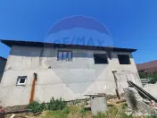 Teren 921mp Golesti / Strada Izvor 