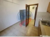 Apartament spațios cu 3 camere, etaj 1, zonă centrală ... 